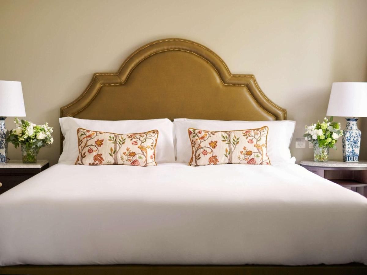 카르톤 하우스 호텔 메이누스 외부 사진 A bed