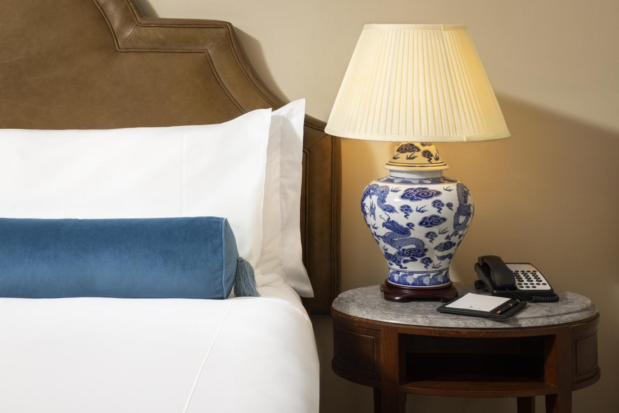 카르톤 하우스 호텔 메이누스 외부 사진 A lampshade